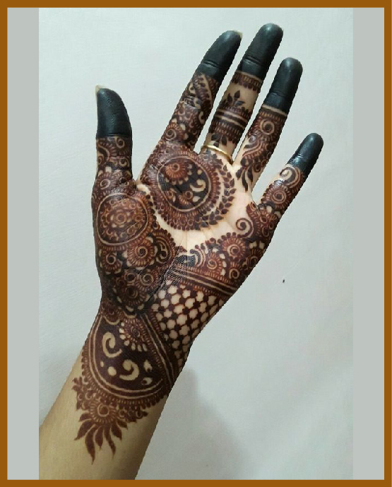 Circle Lines And Flowers In Stylish Front Hand Mehndi Design
